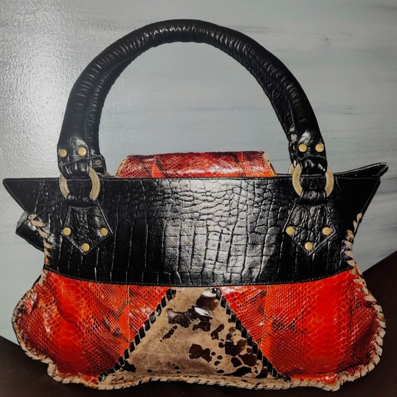Unique, one of a kind, leather and snake skin bag by Novi Sudiono. - Picture 2 of 16